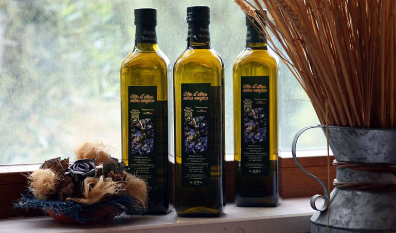 Our Extra Virgin Olive Oil is an excellent condiment, which thanks to its intense taste and high digestibility can enhance the flavors of Mediterranean cuisine, but especially the Apulian, in an excellent way.